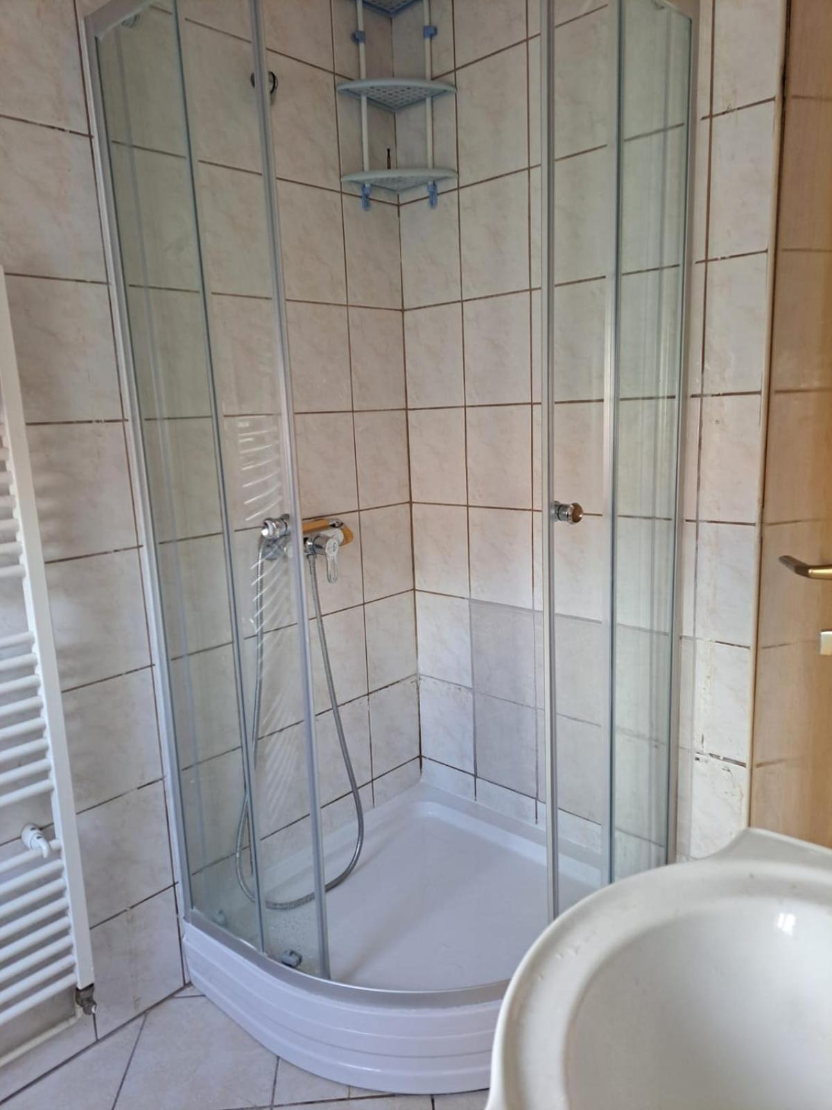 ליבנו Apartmani Konta מראה חיצוני תמונה