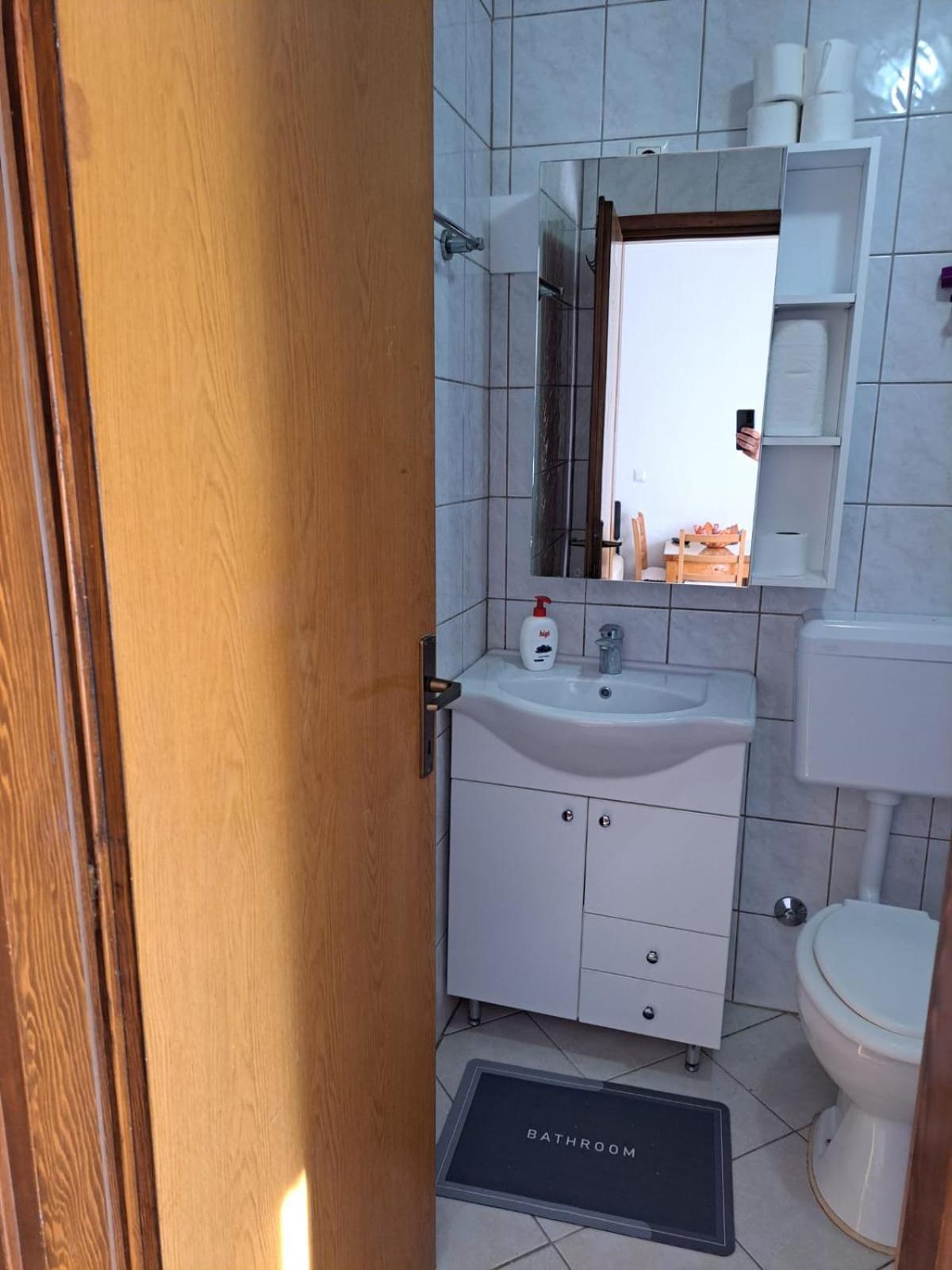 ליבנו Apartmani Konta מראה חיצוני תמונה